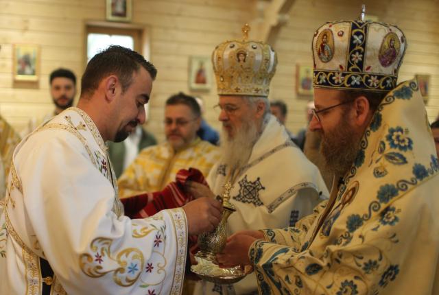 Doi ierarhi prezenți la hramul Parohiei „Buna Vestire” din München