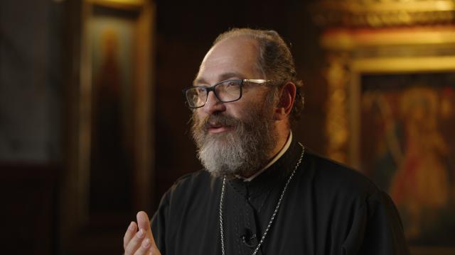 (Video) Pr. Constantin Necula: Ziua femeii este fiecare zi în care privim către icoana Maicii Domnului