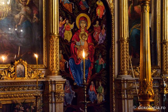 PS Nichifor a săvârșit Liturghia Darurilor la Catedrala Mitropolitană din Iași