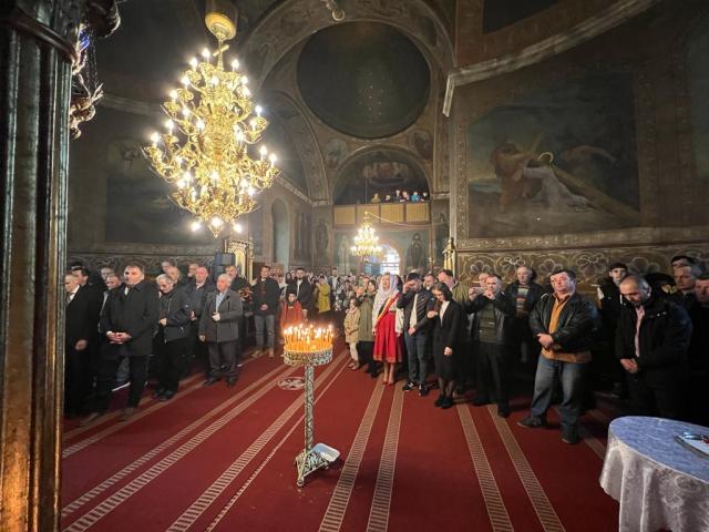 Slujbă arhierească la Parohia Dreptu | PS Nichifor Botoșăneanul ne îndeamnă să avem credință statornică pentru a rămâne în legătură cu Dumnezeu