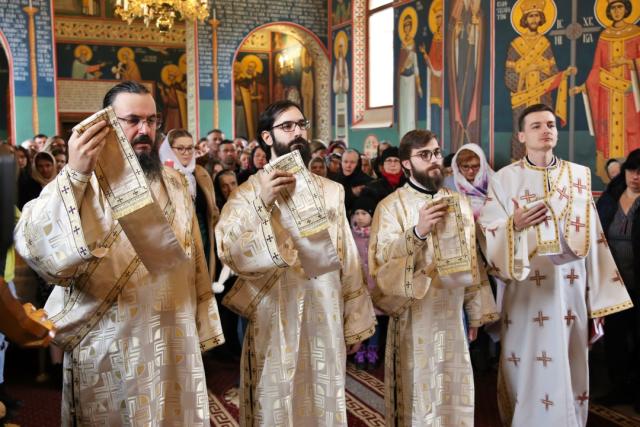 Eveniment inedit la Parohia Valea Racului: a fost hirotonit noul paroh, iar fetița lui a fost botezată de PS Nichifor Botoșăneanul