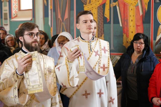 Eveniment inedit la Parohia Valea Racului: a fost hirotonit noul paroh, iar fetița lui a fost botezată de PS Nichifor Botoșăneanul