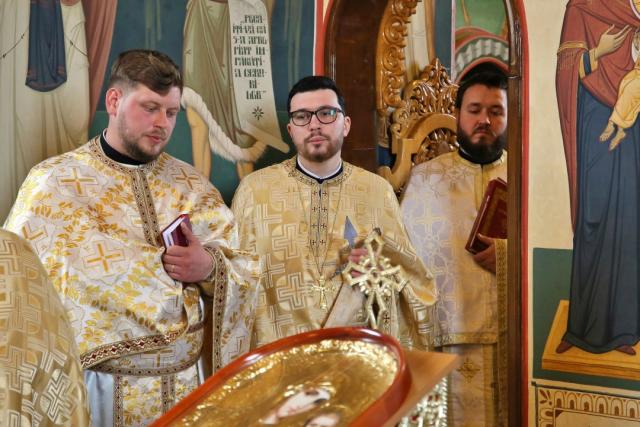 Eveniment inedit la Parohia Valea Racului: a fost hirotonit noul paroh, iar fetița lui a fost botezată de PS Nichifor Botoșăneanul