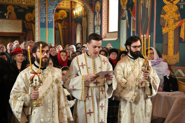 Eveniment inedit la Parohia Valea Racului: a fost hirotonit noul paroh, iar fetița lui a fost botezată de PS Nichifor Botoșăneanul