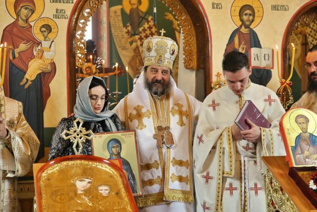 Eveniment inedit la Parohia Valea Racului: a fost hirotonit noul paroh, iar fetița lui a fost botezată de PS Nichifor Botoșăneanul