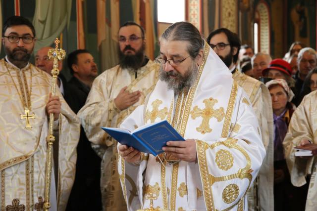 Eveniment inedit la Parohia Valea Racului: a fost hirotonit noul paroh, iar fetița lui a fost botezată de PS Nichifor Botoșăneanul