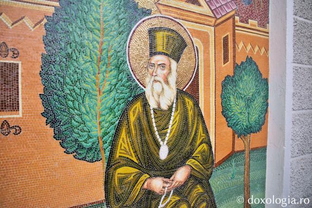 Slujbă arhierească la Biserica „Sfântul Nectarie” din Iași: Părintele Mitropolit Teofan a sfințit noua raclă a sfântului