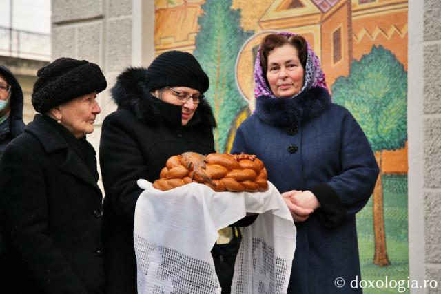 Slujbă arhierească la Biserica „Sfântul Nectarie” din Iași: Părintele Mitropolit Teofan a sfințit noua raclă a sfântului