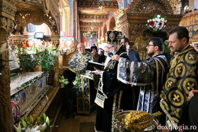 Slujbă arhierească la Biserica „Sfântul Nectarie” din Iași: Părintele Mitropolit Teofan a sfințit noua raclă a sfântului