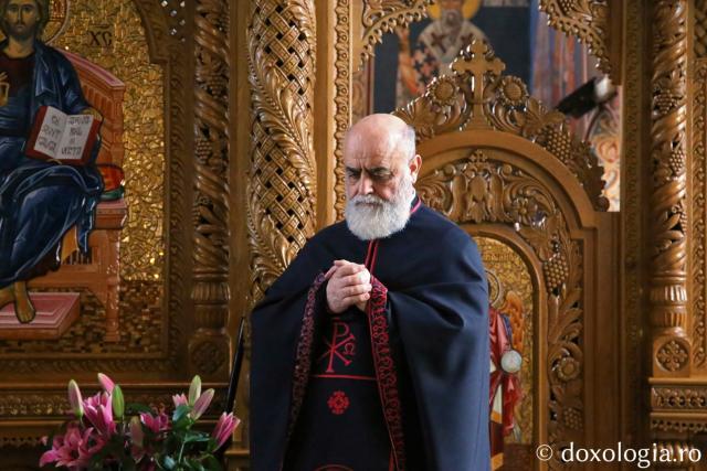 Slujbă arhierească la Biserica „Sfântul Nectarie” din Iași: Părintele Mitropolit Teofan a sfințit noua raclă a sfântului