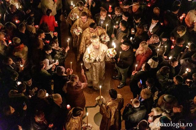 (Foto) „Astăzi toată făptura se veselește și se bucură...” – Slujba Învierii Domnului la Catedrala Mitropolitană din Iași
