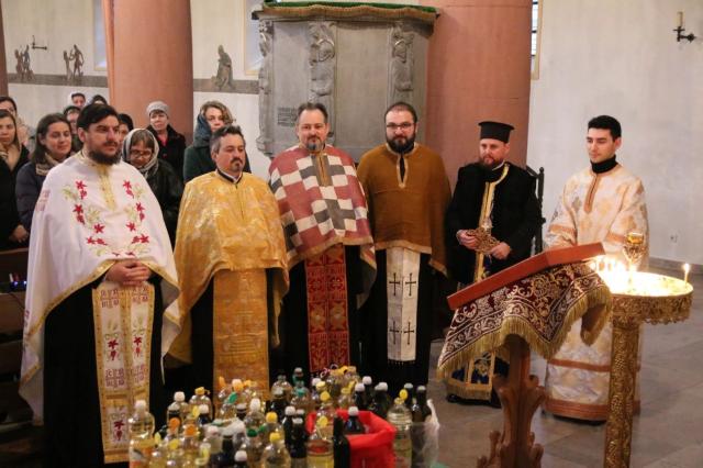 Taina Sfântului Maslu în sobor, la Würzburg