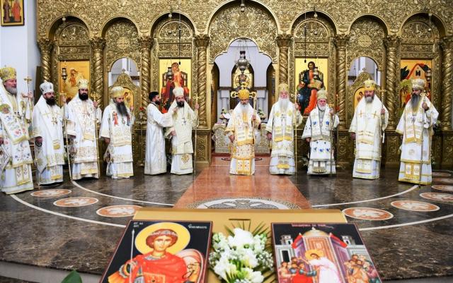Zece ierarhi au slujit la hramul Catedralei Episcopale din Caransebeș