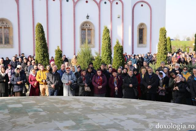 Sărbătoare la Botoșani: Binecuvântarea Izvorului Tămăduirii la Mănăstirea Zosin