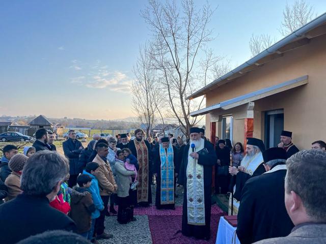 Taina Botezului și sfințirea unei case pentru familiile de romi din Vânători-Neamț și Humulești-Târgu Neamț