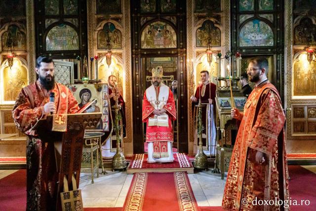Joia Mare sau amintirea instituirii Tainei Sfintei Euharistii | Slujbă arhierească la Mănăstirea „Sfinții Trei Ierarhi”