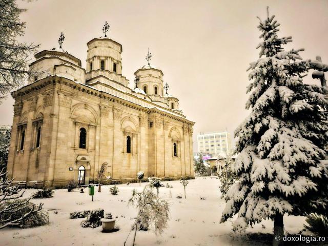 (Foto) Peisaj de iarnă în luna aprilie la Mănăstirea Golia