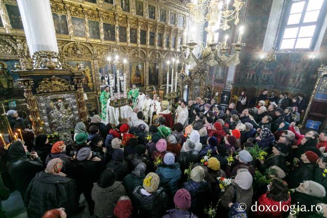 Mii de ieșeni la Procesiunea tradițională de Florii