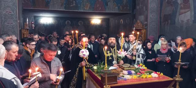 PS Nichifor a slujit Denia Prohodului Domnului la Parohia „Sfinții Arhangheli Mihail și Gavriil” din Pașcani