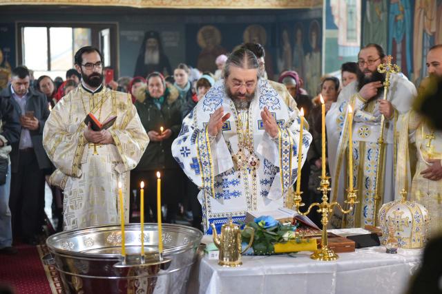 Slujire arhierească la Parohia „Înălțarea Domnului”, Coarnele Caprei