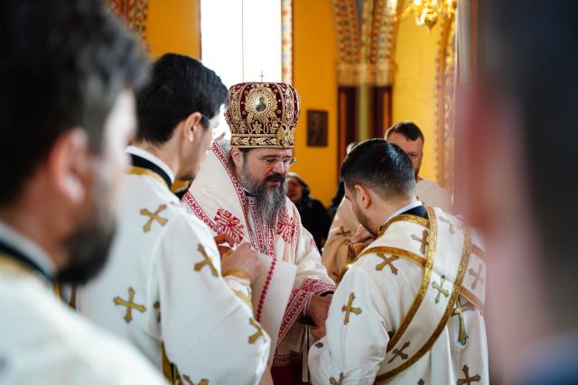 (Foto) Sfânta Liturghie și rânduiala spălării picioarelor, în biserica românească din Copenhaga, Regatul Danemarcei