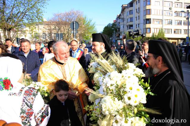 Ansamblul Parohiei „Sfântul Gheorghe” din Botoșani a primit astăzi veșmânt de lumină: „Cenușăreasa orașului Botoșani a devenit acum Mireasa lui Hristos”