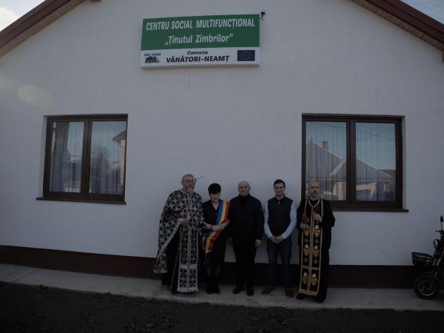 La Vânători-Neamț a avut loc sfințirea Centrului Social Multifuncțional „Ținutul Zimbrilor”