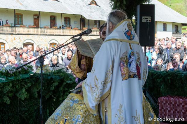 Biserica Mănăstirii Almaș, veche de peste două secole,  a fost resfințită