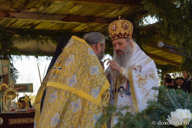 Biserica Mănăstirii Almaș, veche de peste două secole,  a fost resfințită