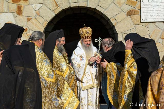 Biserica Mănăstirii Almaș, veche de peste două secole,  a fost resfințită