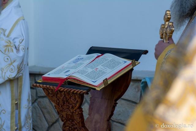 Biserica Mănăstirii Almaș, veche de peste două secole,  a fost resfințită