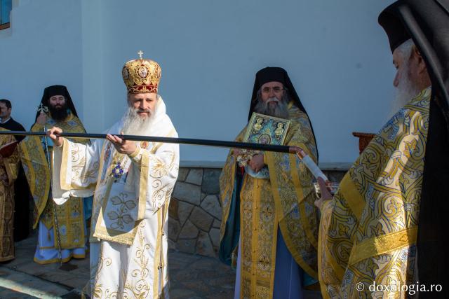 Biserica Mănăstirii Almaș, veche de peste două secole,  a fost resfințită
