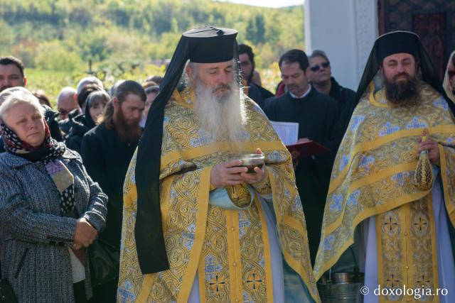 Biserica Mănăstirii Almaș, veche de peste două secole,  a fost resfințită