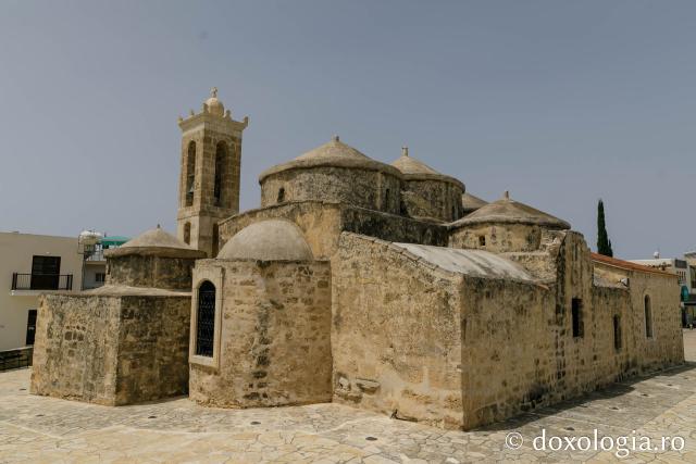 (Foto) Clipe de răgaz în fața frescelor din biserica bizantină „Sfânta Paraschevi” din Paphos