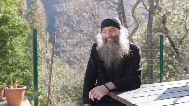(Video) Părintele Pimen Vlad – îndemnuri pentru lume, din Grădina Maicii Domnului