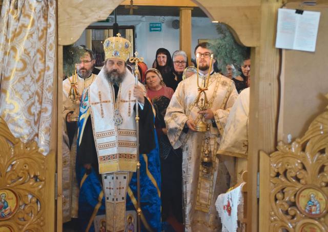Catapeteasma Bisericii „Adormirea Maicii Domnului” din Grădinari a fost binecuvântată
