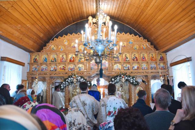 Catapeteasma Bisericii „Adormirea Maicii Domnului” din Grădinari a fost binecuvântată