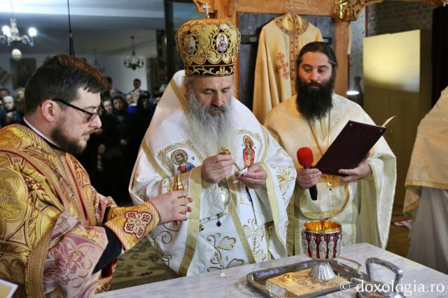 „Biserica lui Hristos este un spital duhovnicesc, iar Sfânta Împărtășanie este leacul nemuririi”, a afirmat Părintele Mitropolit la sfințirea paraclisului Parohiei „Sfântul Proroc Daniel” din Iași