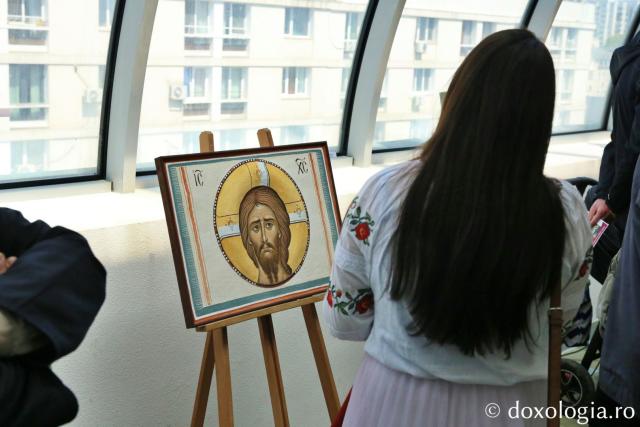 „Veronica – Contribuie la vindecare!”: Expoziție cu icoane pentru susținerea amenajării Centrului medico-social al Asociației „Glasul Vieții”