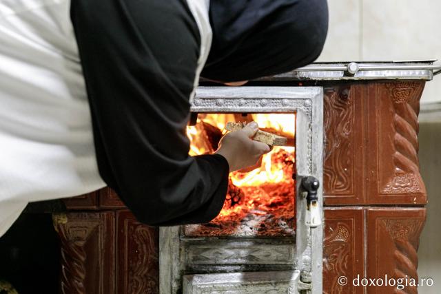 (Fotoreportaj) Leacuri pentru cei din lume – povestea neștiută a laboratorului de la Mănăstirea Paltin