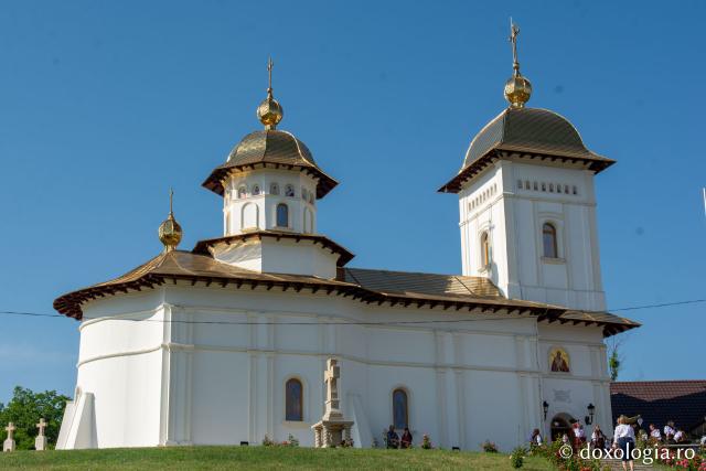 La Hlipiceni a fost sfințit un monument dedicat eroilor neamului