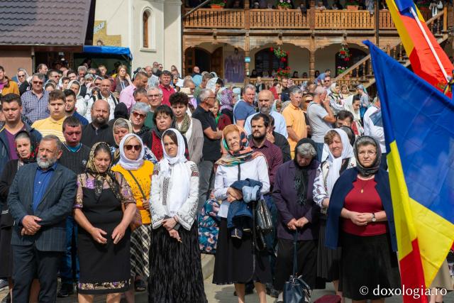 Părintele Justin Pârvu a fost pomenit la zece ani după trecerea la Domnul