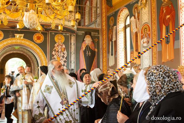 Biserica Mănăstirii Scăricica a primit haina cea nouă a sfințirii