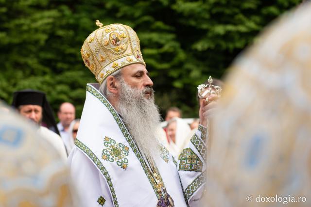 Biserica Mănăstirii Scăricica a primit haina cea nouă a sfințirii