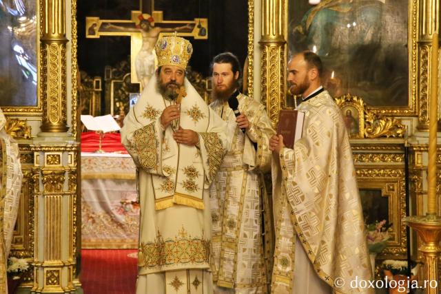 De 382 de ani, moaștele Sfintei Parascheva binecuvintează Moldova