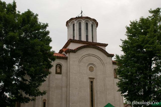 Doi ierarhi au sfințit biserica „Sfântul Ioan Botezătorul” din Bârnova, județul Iași