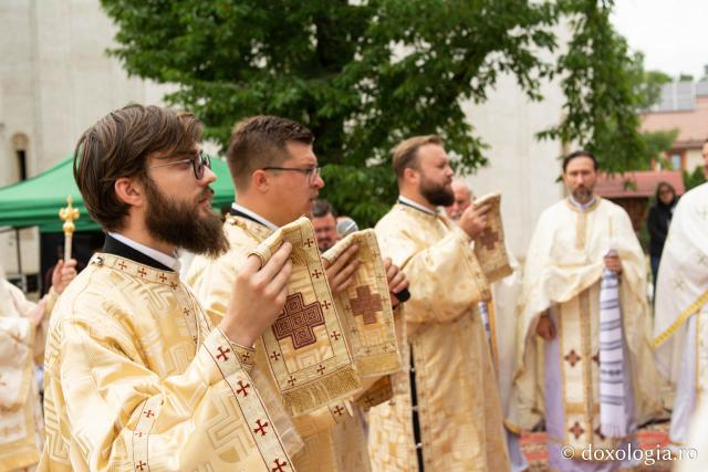 Doi ierarhi au sfințit biserica „Sfântul Ioan Botezătorul” din Bârnova, județul Iași