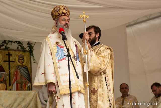 Doi ierarhi au sfințit biserica „Sfântul Ioan Botezătorul” din Bârnova, județul Iași