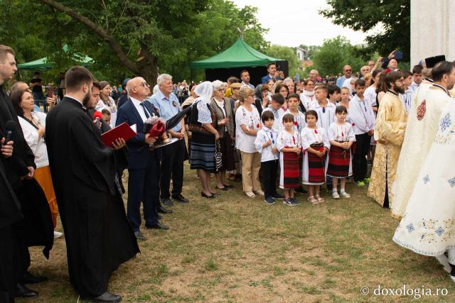 Doi ierarhi au sfințit biserica „Sfântul Ioan Botezătorul” din Bârnova, județul Iași