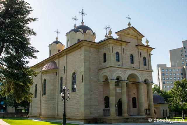 Biserica „Sfinții Apostoli Petru și Pavel” - Bărboi din Iași și-a cinstit ocrotitorii